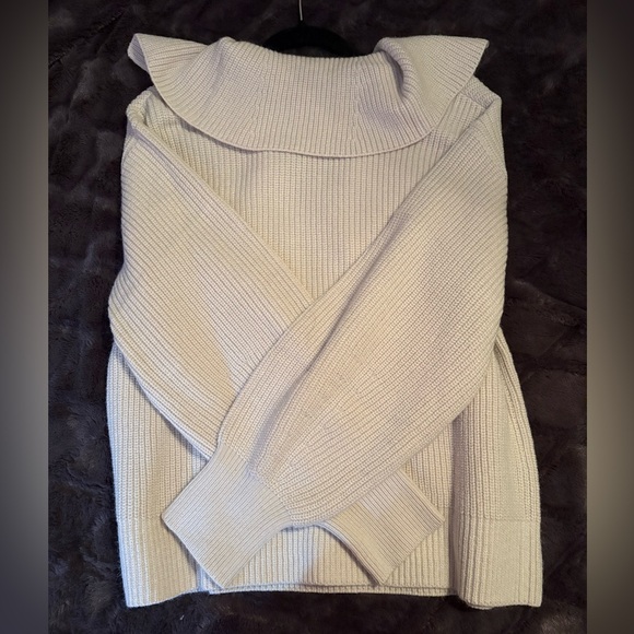 Banana Republic Factory Sweater - Picture 2 of 4